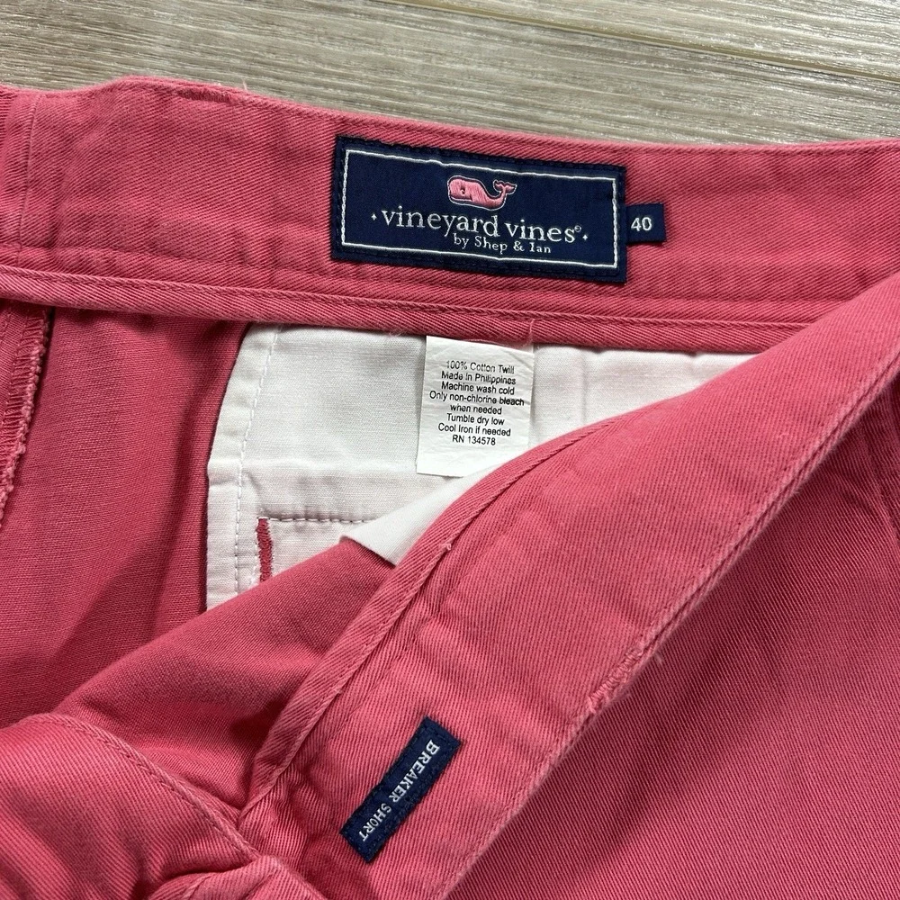 Vineyard Vines Men's Size 40 Coral Pink Breaker 9